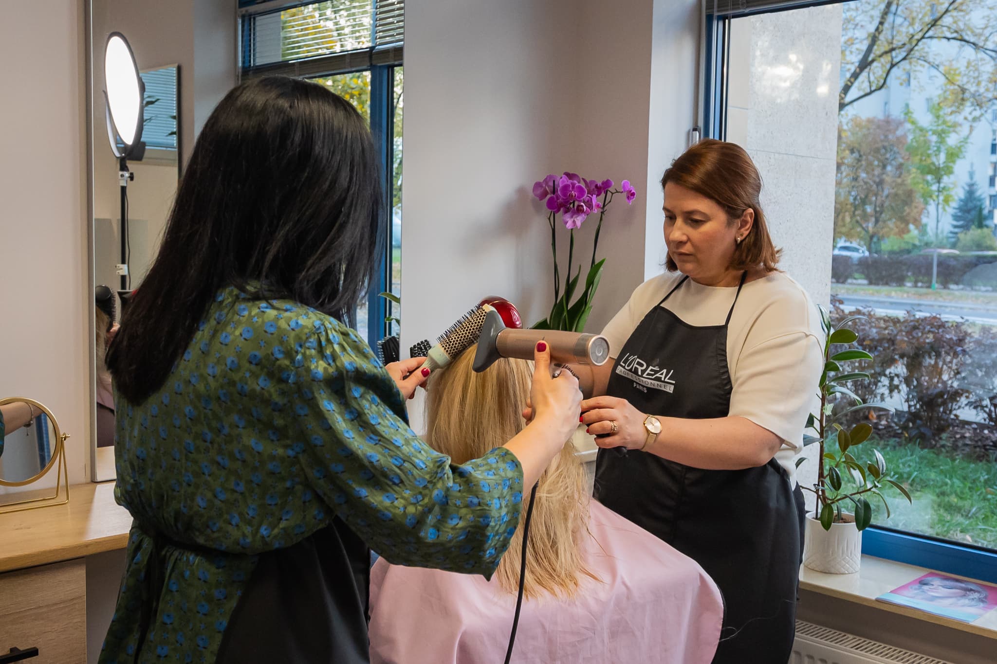 Stylistki NATALI podczas pracy w salonie
